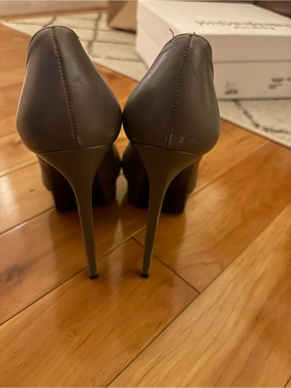 Saint Laurent Gray Leather Pump with Black Patent Cap-Toe